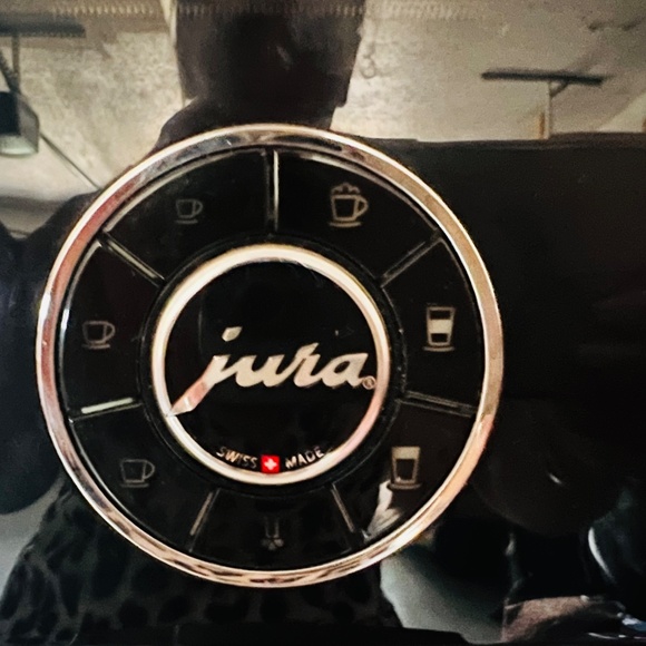 Jura Impressa J9 TFT One-Touch Coffee Machine - Picture 2 of 8